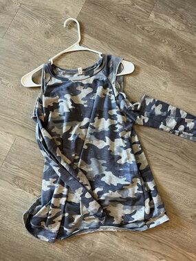 Camo Print Lightweight Top - Gray & Black